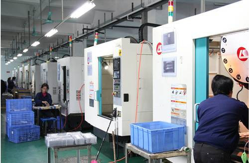 Fachmann kundengebundener großer Aluminiumverdrängungs-Kühlkörper mit Wärmerohr 9