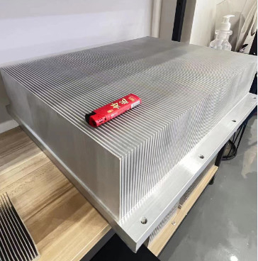 Aluminiumgrundplatte-gespalteter Kühlkörper der Anlagen26kg heller LED für gewachsene helle LED